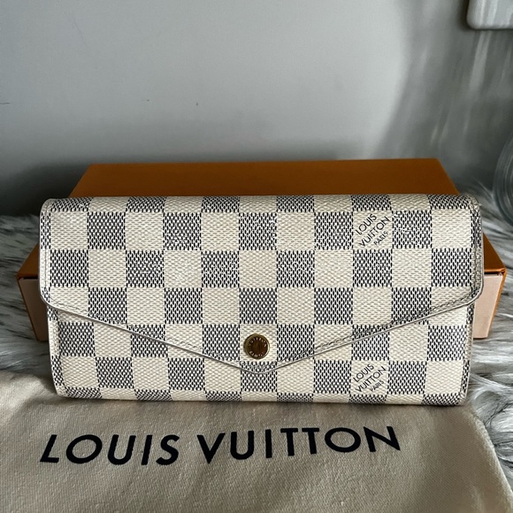 Louis Vuitton Handbags - SOLD on FB - Louis Vuitton Sarah wallet